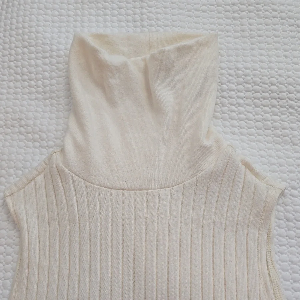 L'agence Ceci Sleeveless Turtleneck - Picture 5 of 5